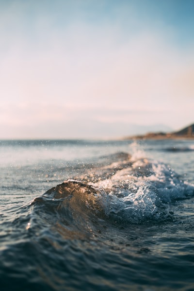 海滩上的海浪